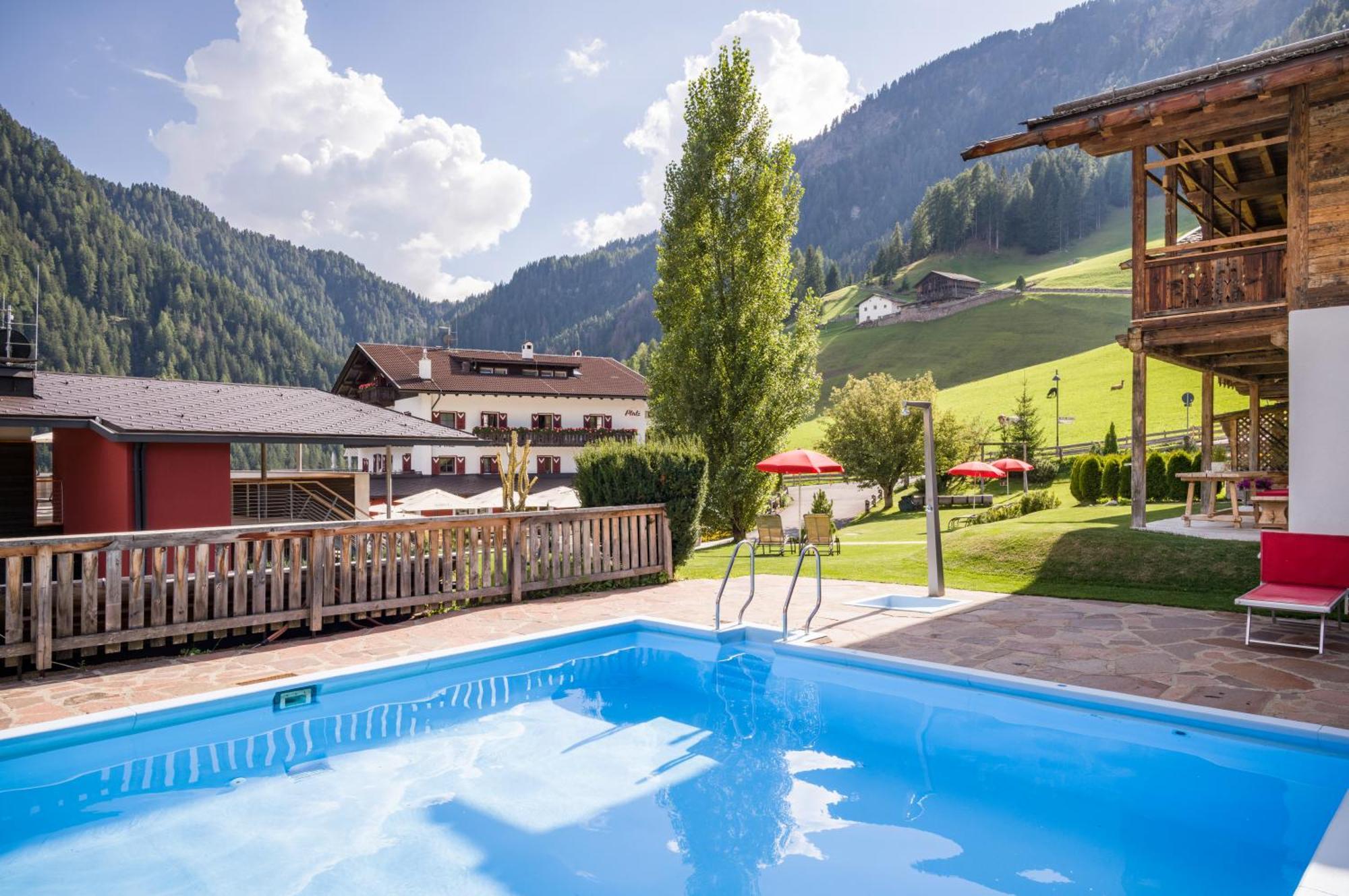 Hotel Platz Urtijëi Dış mekan fotoğraf