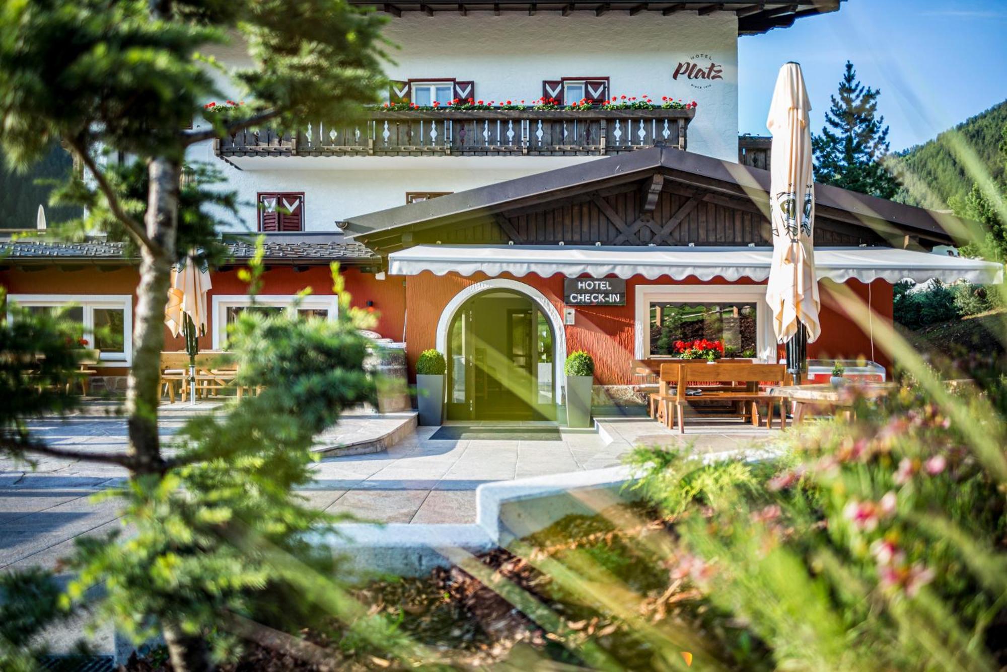 Hotel Platz Urtijëi Dış mekan fotoğraf